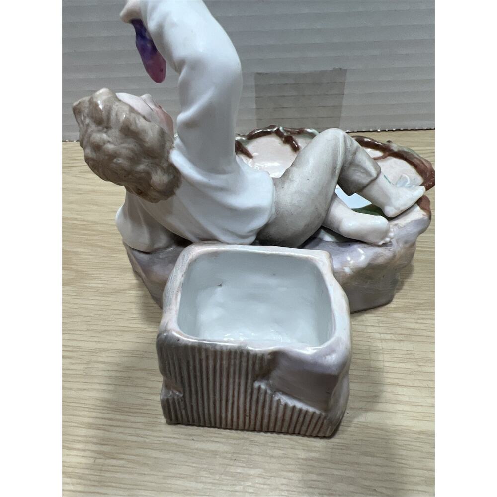 Vintage French Provincial Style Porcelain Child & Grapes Trinket Dish Read - Picture 5 of 15